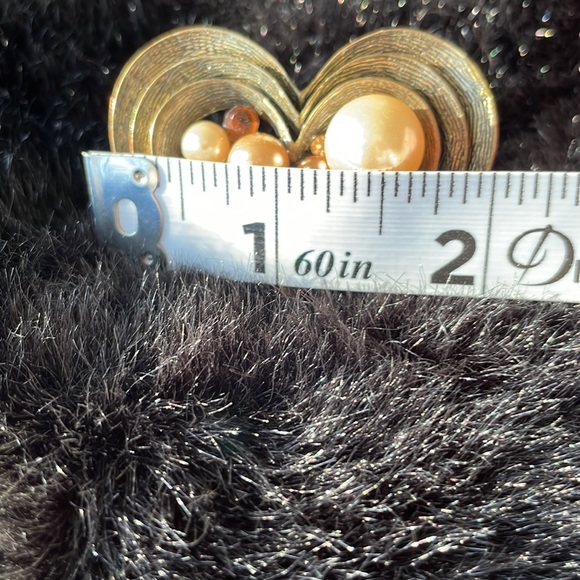🛍️ 3 for $12 Large heart ring with stretchy band. Multi color faux pearls - Picture 2 of 6